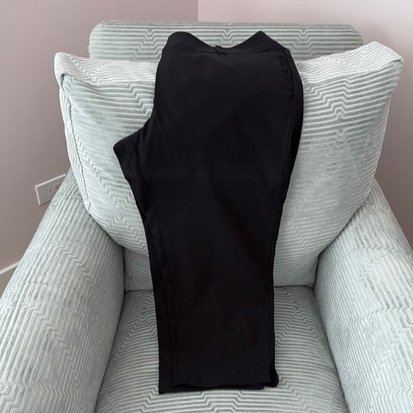 Lane Bryant Black 4 Season Slim Capri Mid Size. Button/ 2 Hook Closure. Size 20 - Picture 1 of 11